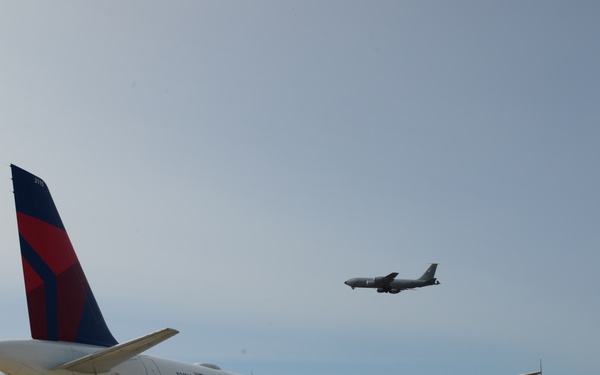 Iowa Soldiers load bags as KC-135 passes overhead