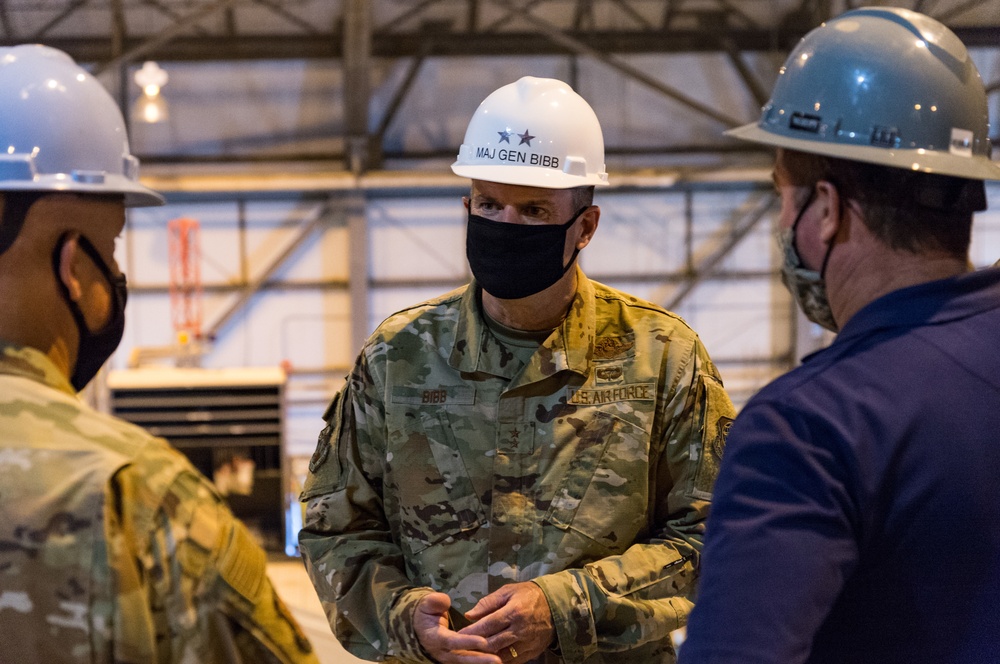 Team Dover welcomes back 18th Air Force commander