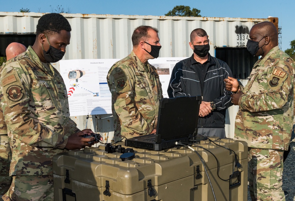 Team Dover welcomes back 18th Air Force commander