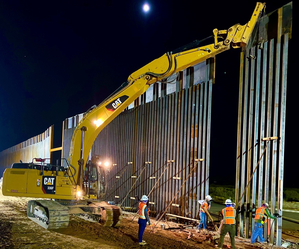 Night Construction at the Border Barrier