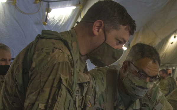 FORSCOM Commander visits 1ID HQ at NTC