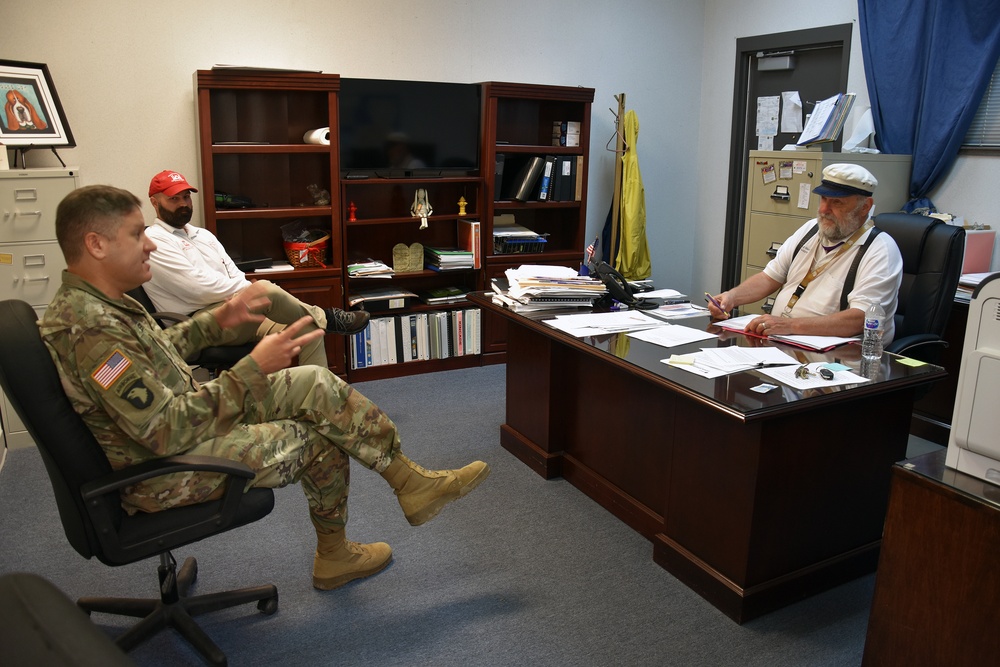Corps commader, local government liaison meet with Iowa, La., mayor