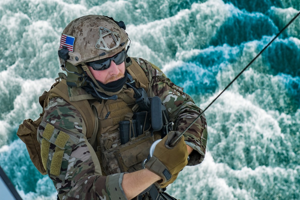 Navy EOD Conducts Hoist Training in the Arabian Gulf