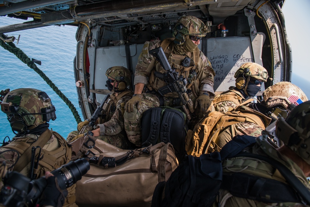 Navy EOD Conducts Hoist Training in the Arabian Gulf