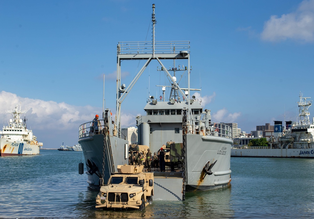 V12 Works With U.S. Army Soliders to Transport Vehicles