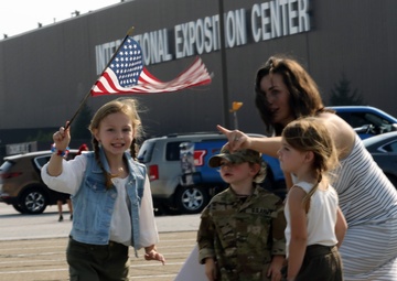 Soldiers of 1st Battalion, 145th Armored Regiment return home