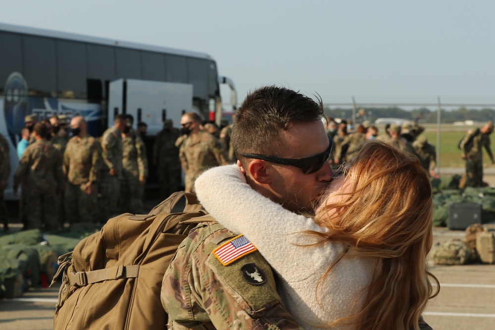 Soldiers of 1st Battalion, 145th Armored Regiment return home