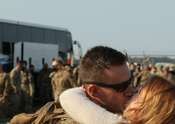Soldiers of 1st Battalion, 145th Armored Regiment return home