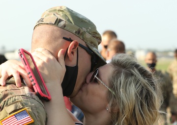 Soldiers of 1st Battalion, 145th Armored Regiment return home