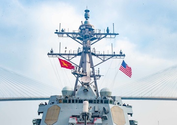 USS Winston S. Churchill successfully transits the Suez Canal