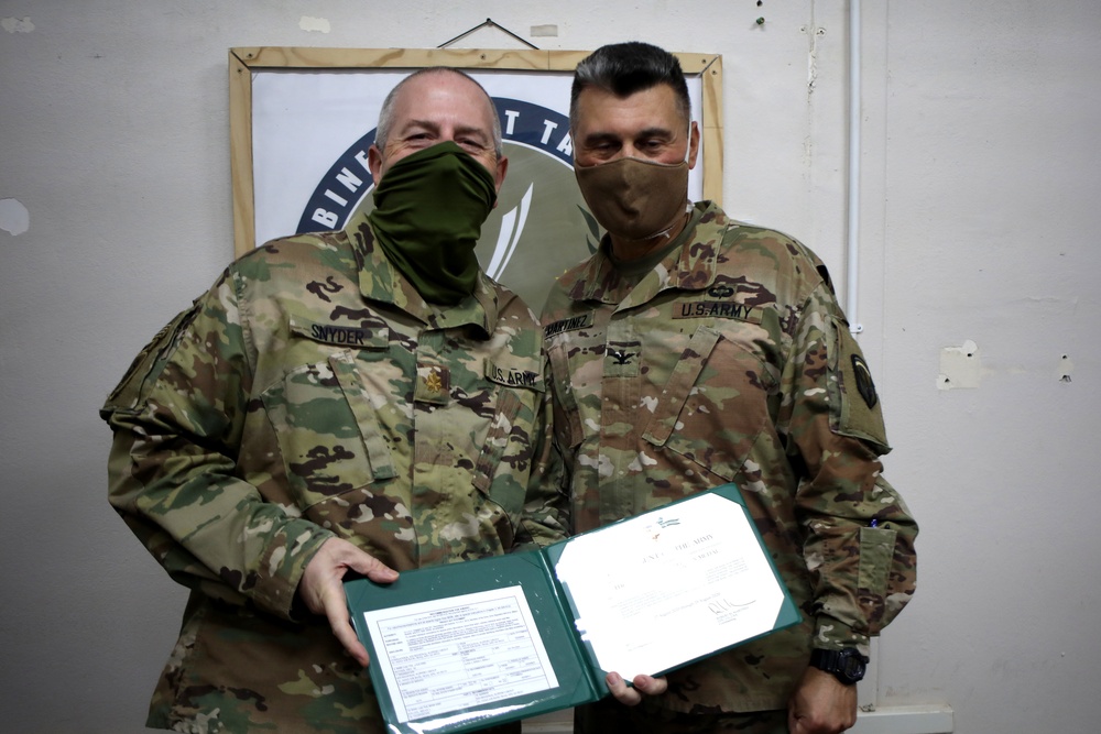 Col. Martinez Recognizes Soldiers and Airmen at Al Asad Air Base