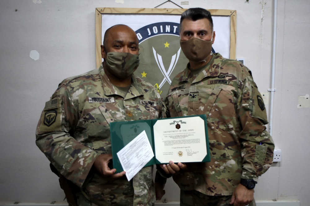 Col. Martinez Recognizes Soldiers and Airmen at Al Asad Air Base