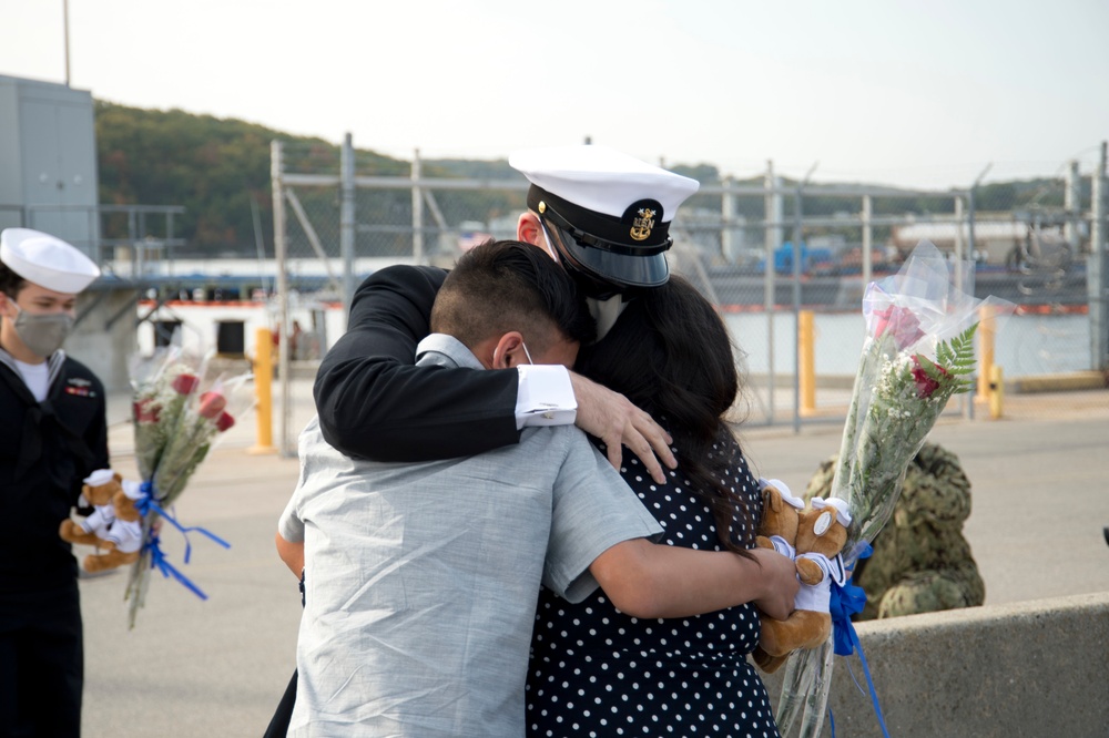 USS Indiana (SSN 789) Returns to Groton from Deployment