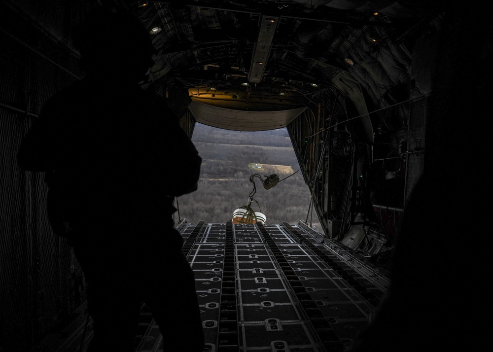 Four-aircraft tactical airdrop keeps combat-skills fresh