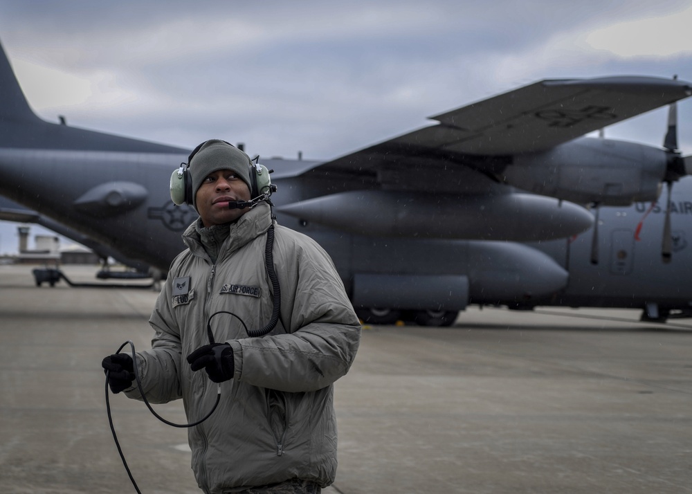 Four-aircraft tactical airdrop keeps combat-skills fresh