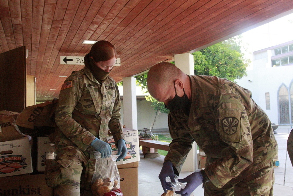 AZNG helps Mesa, Ariz food bank prepare for the rush