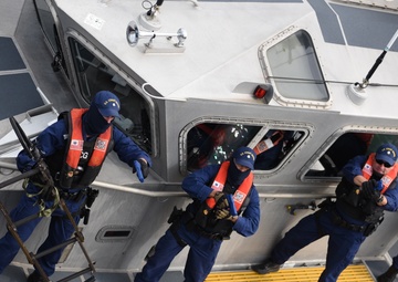 Coast Guard conducts joint agency, counter-terrorism training in Boston