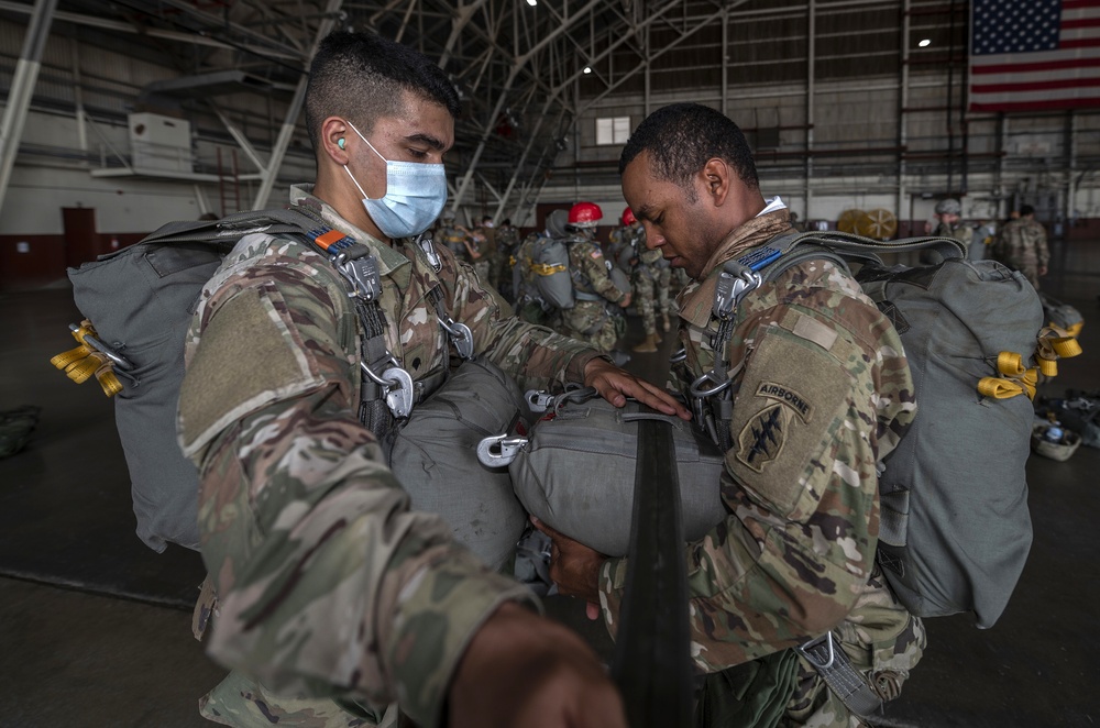 DVIDS - Images - 197th STSC Airborne Ops [Image 4 of 28]