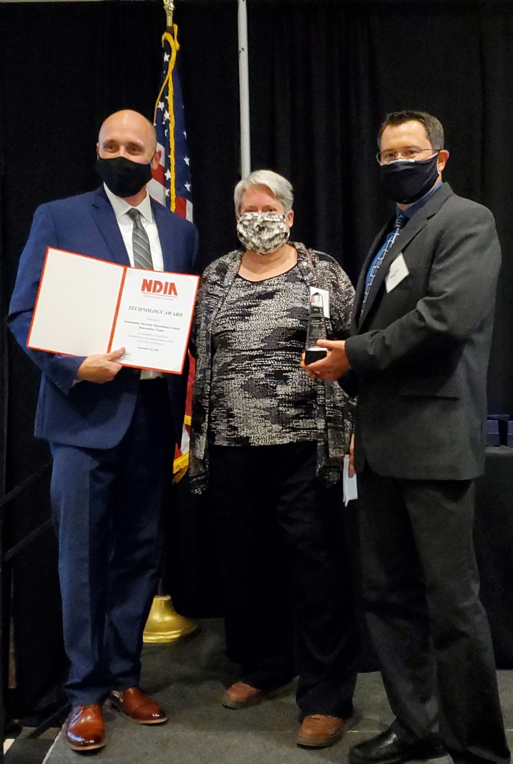 Two AMCOM employees receive NDIA achievement award