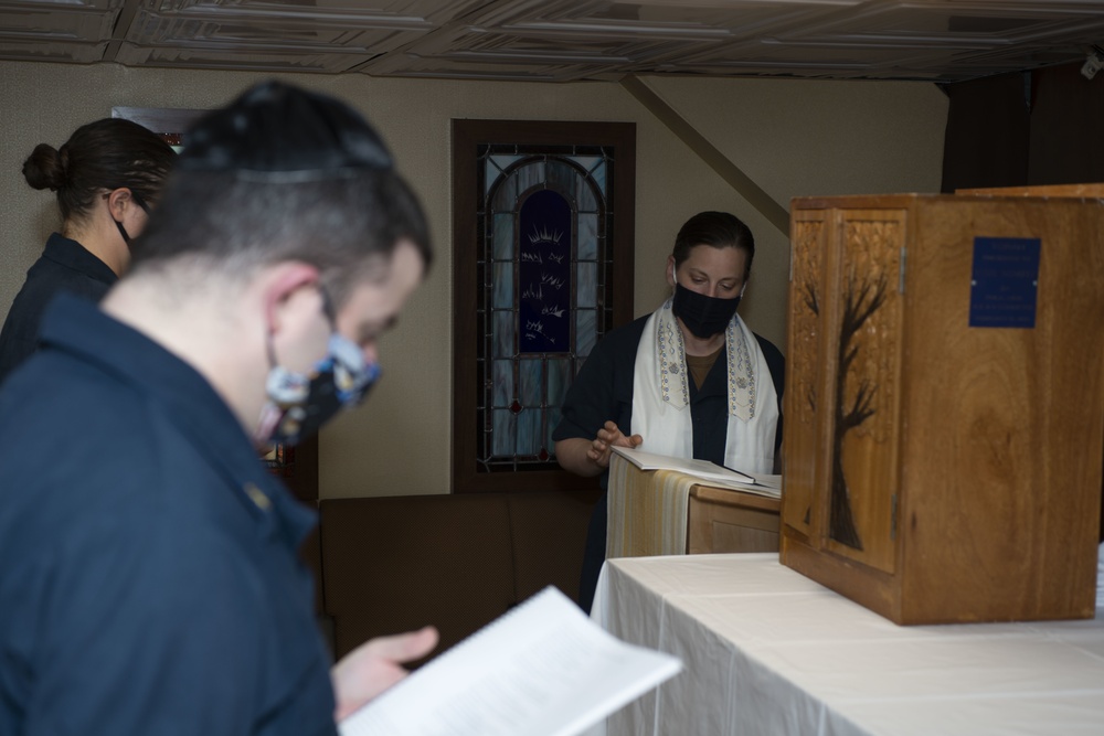 Sailors Celebrate Yom Kippur