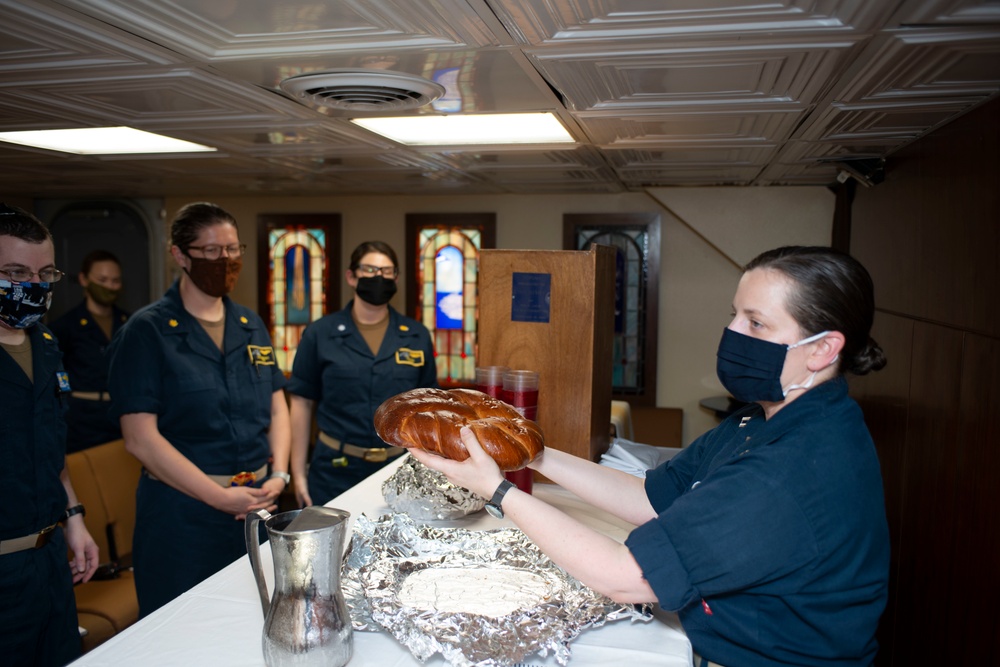 Sailors Celebrate Yom Kippur