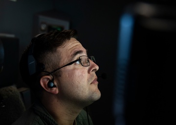 Pacific Air Forces Commander takes tour, flight of KC-46