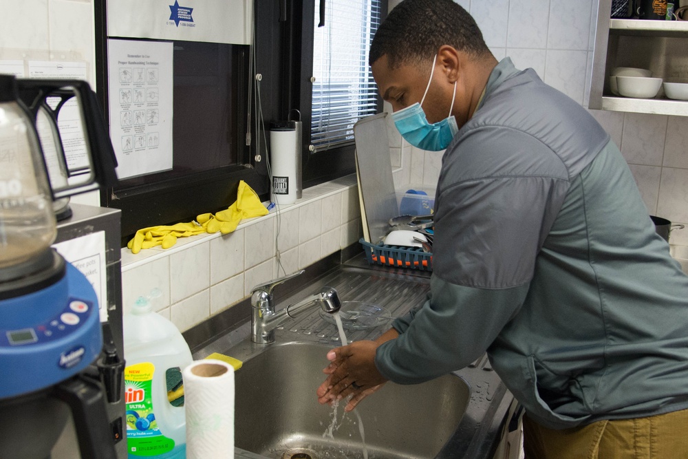 Operation Grace Delivery: volunteers deliver food to quarantined
