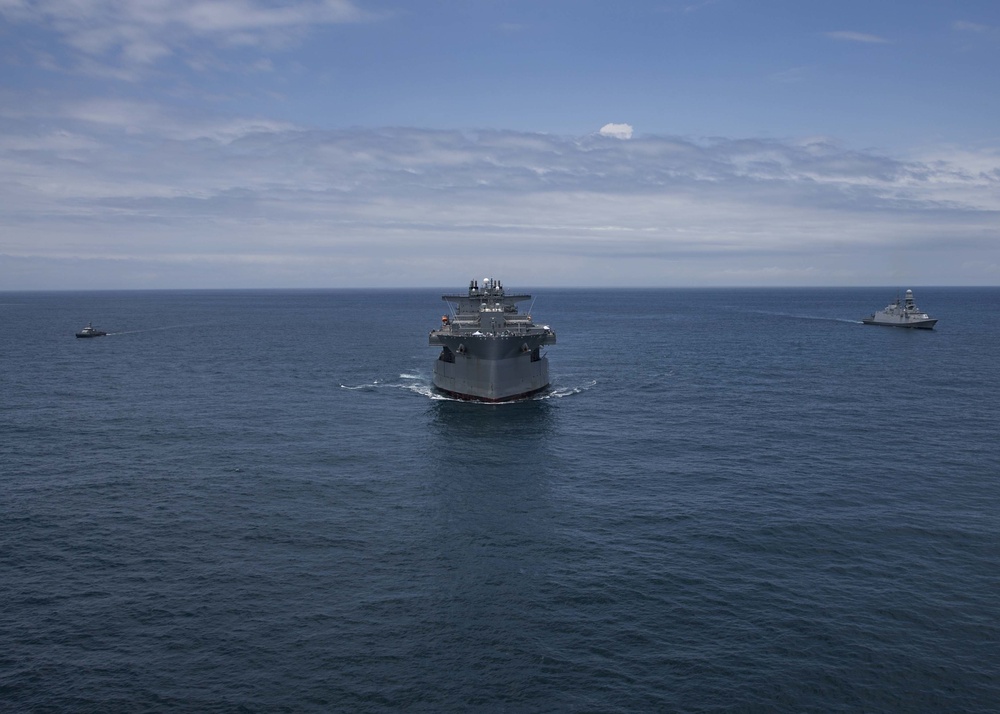 USS Hershel “Woody” Williams conducts training exercise with Ghana, Italian Navy