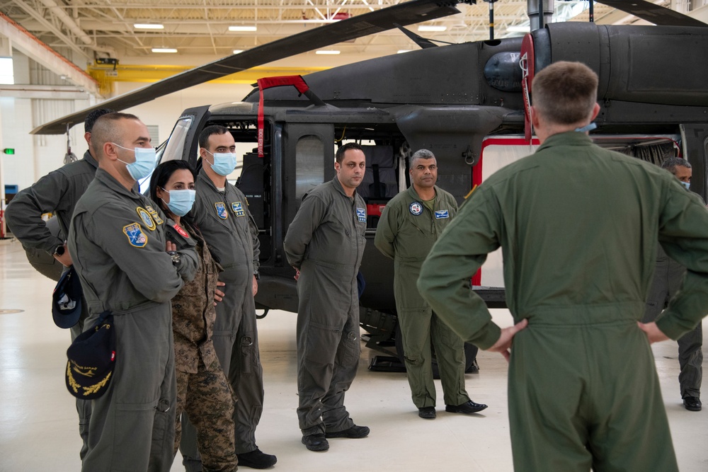 Members of the Tunisian Air Force experience the Army Aviation Support Facility