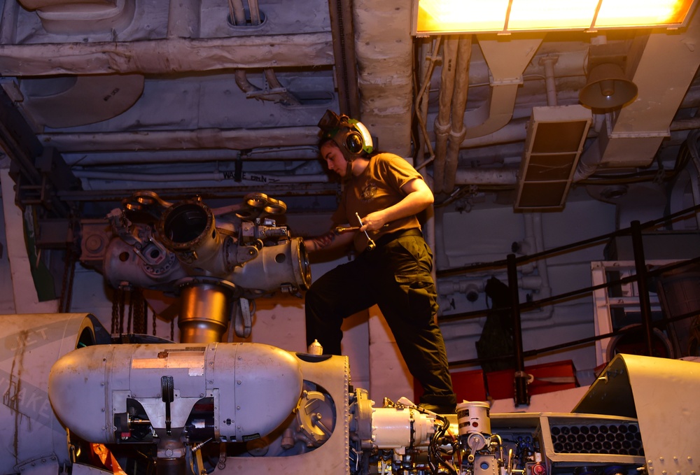 USS PHILIPPINE SEA DEPLOYMENT/HSM 48 AVIATION MAINTENANCE