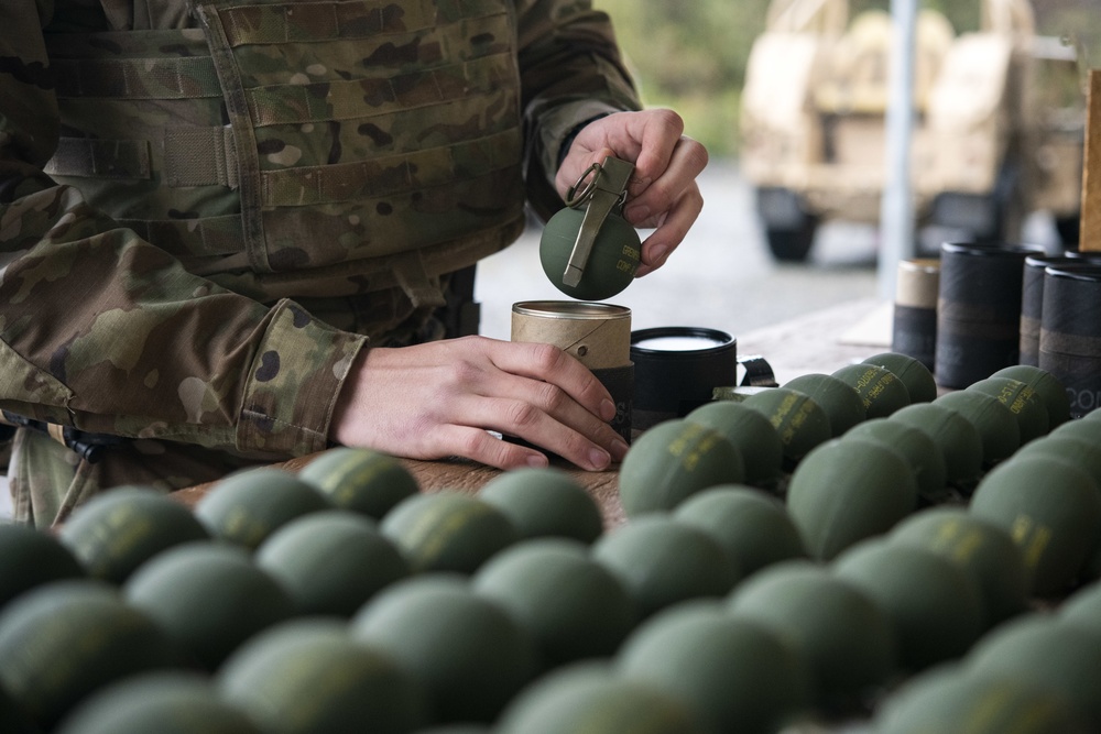 '3 Geronimo' paratroopers throw live grenades at JBER