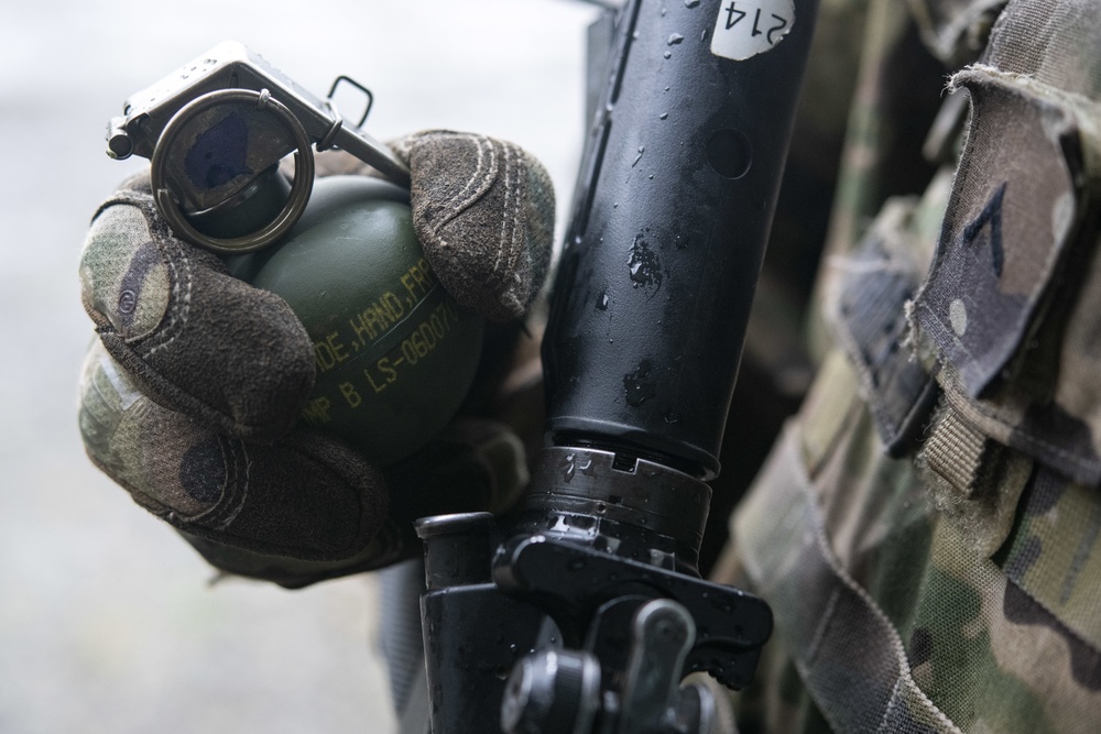 '3 Geronimo' paratroopers throw live grenades at JBER