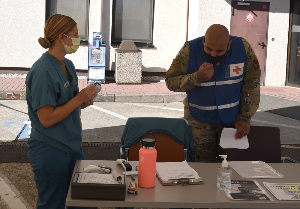 Medical Airman seeks leadership opportunities, earns Airlifter of the Week