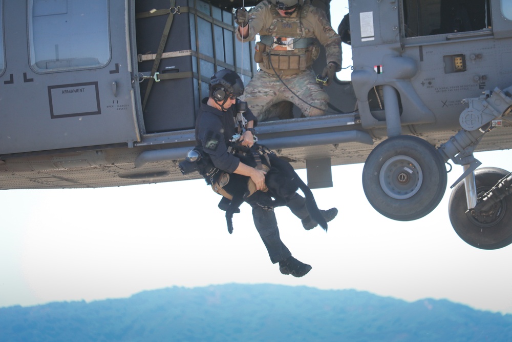 CDTF Conducts Hoist Training for Local Law Enforcement Agencies