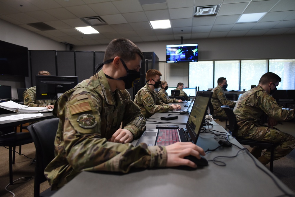 Comm flight creates virtual training lab
