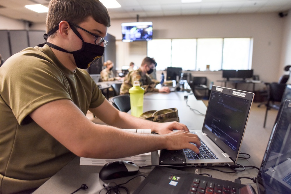 Comm flight creates virtual training lab