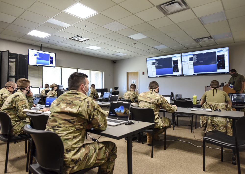 Comm flight creates virtual training lab