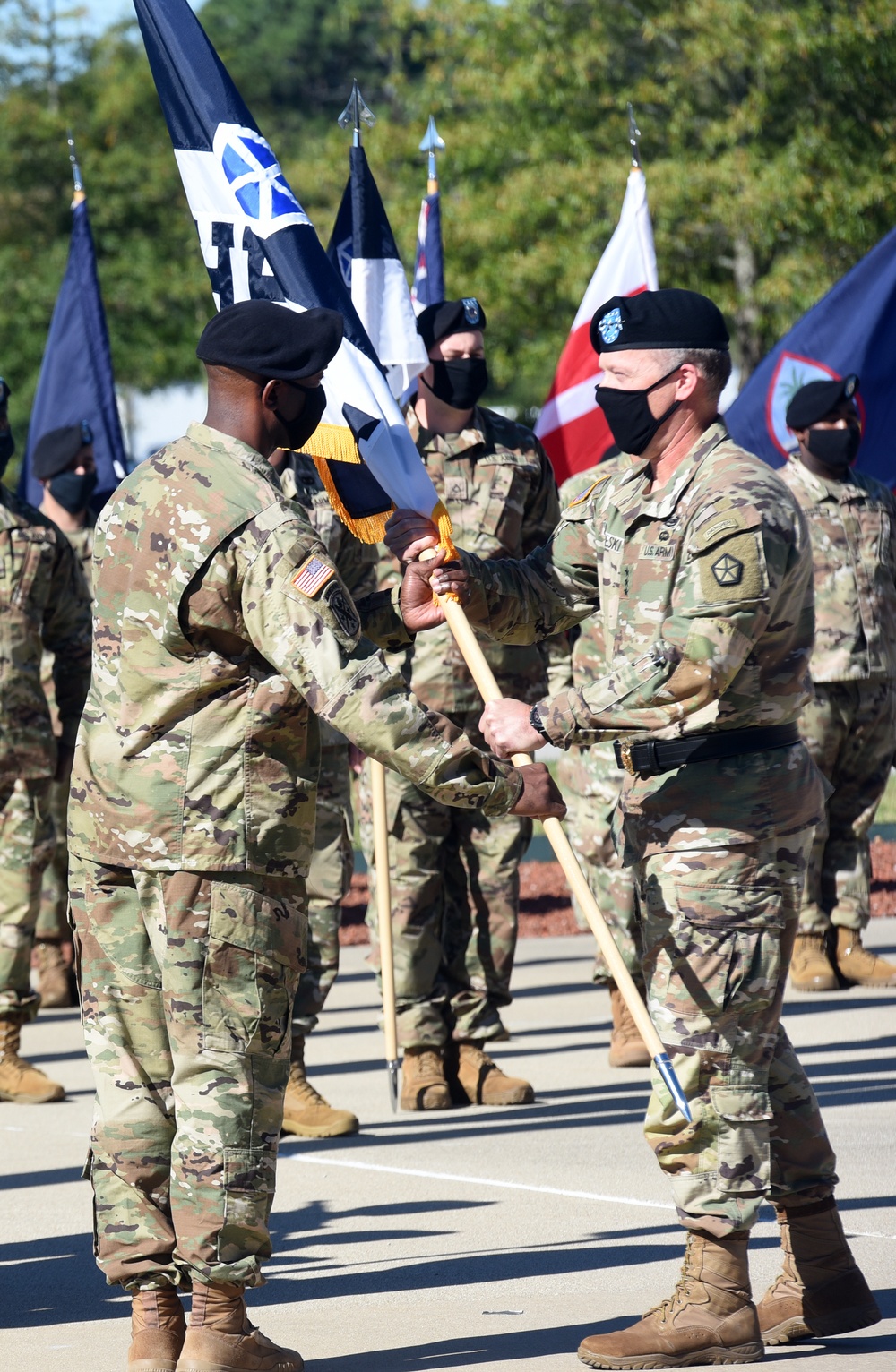 V Corps’ Headquarters and Headquarters Battalion unfurls colors at Fort Knox