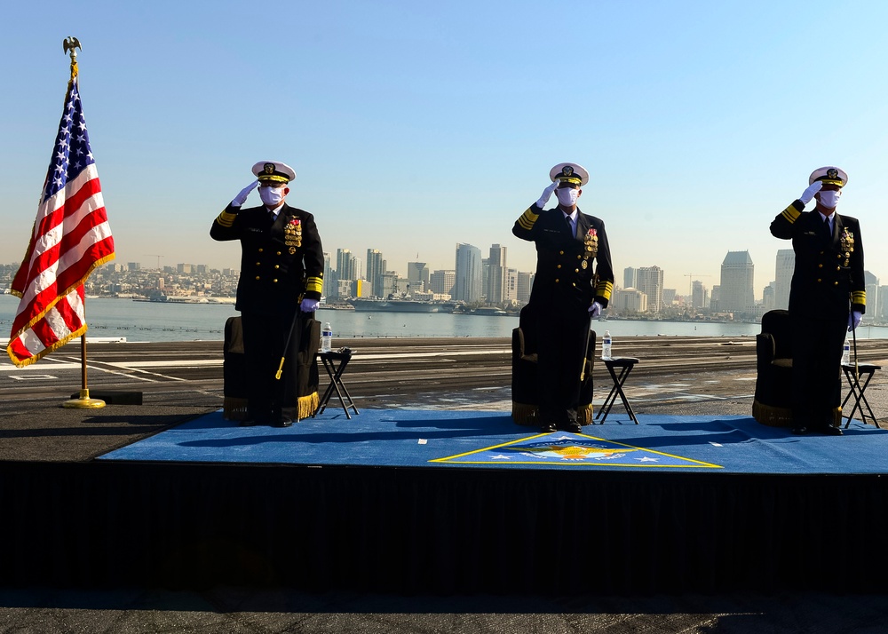 Commander, Naval Air Forces conducts change of command