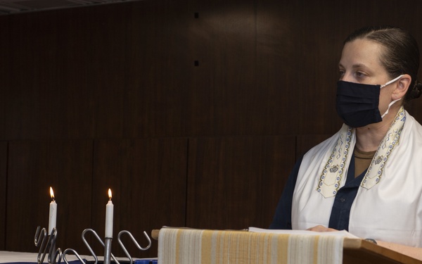 Nimitz Holds Yom Kippur Service Underway