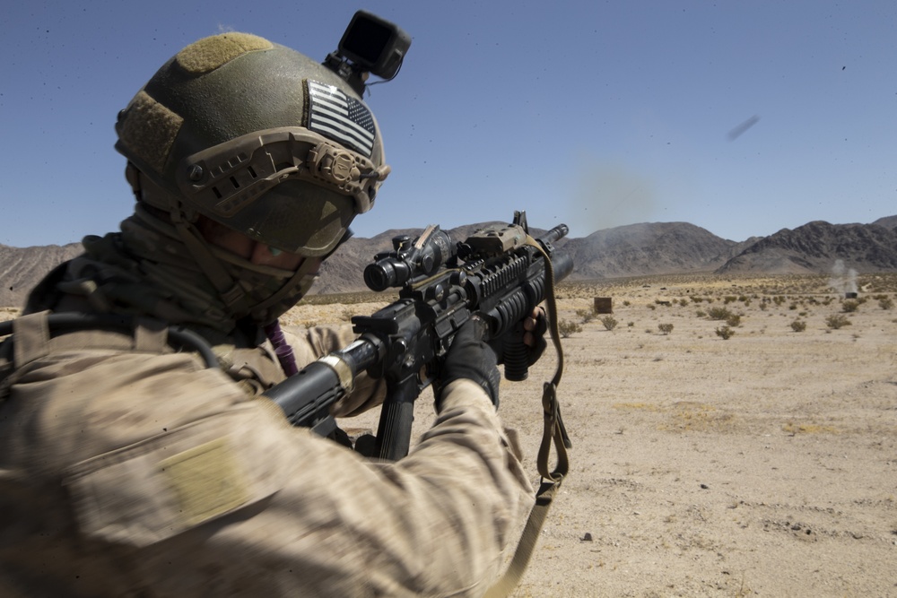 3d Reconnaissance Battalion fires Grenade Launchers during SLTE 1-21