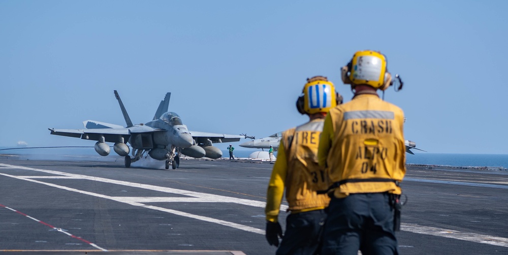 F/A-18F Lands on USS Nimitz