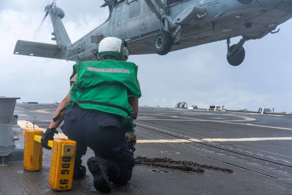 USS Halsey Conducts Helicopter Operations