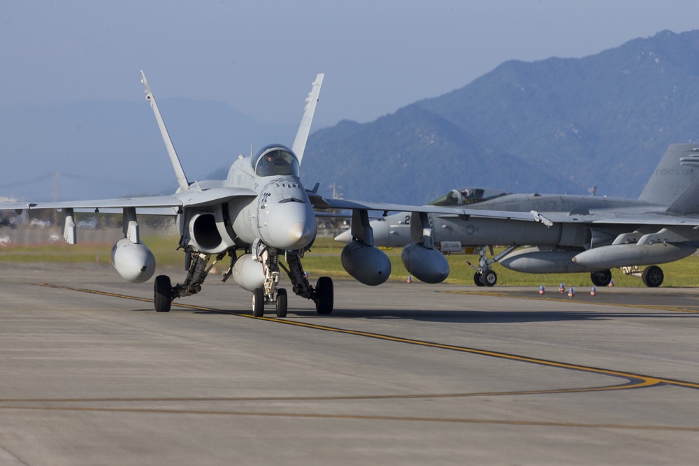 VMFA 312 arrives at MCAS Iwakuni