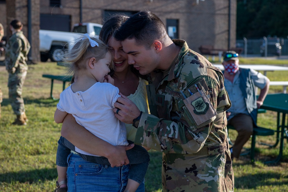 19th Airlift Wing Airmen return home