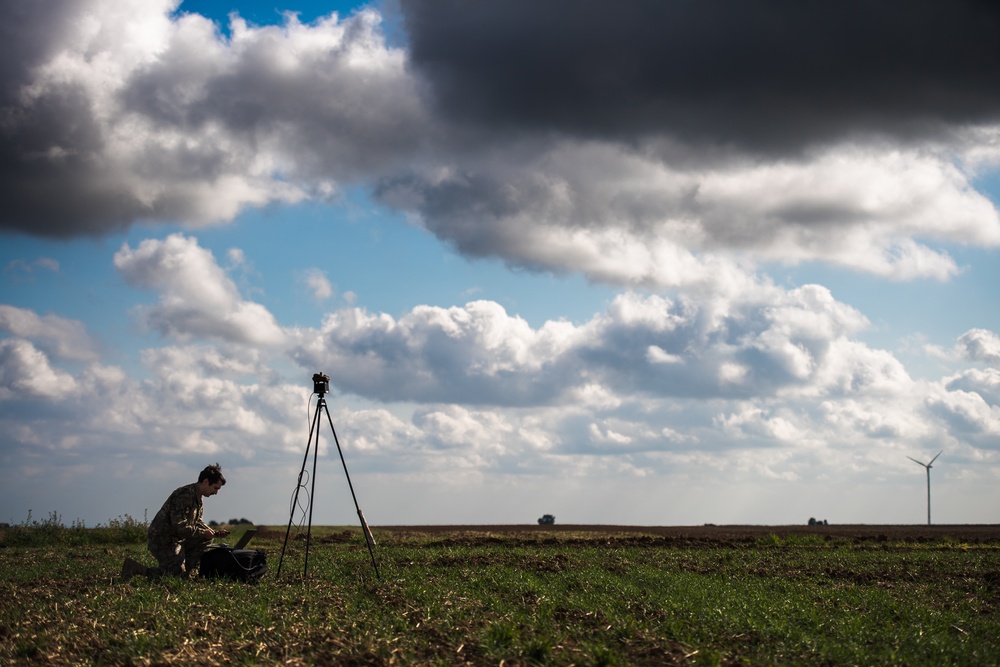 4 ASOG, 435 CRG conduct airborne insertion training