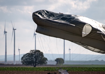 4 ASOG, 435 CRG conduct airborne insertion training