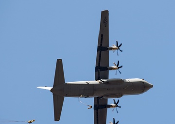4 ASOG, 435 CRG conduct airborne insertion training