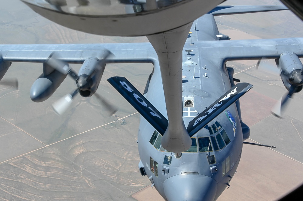 Okies refuel AC-130