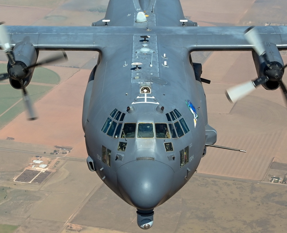 Okies refuel AC-130